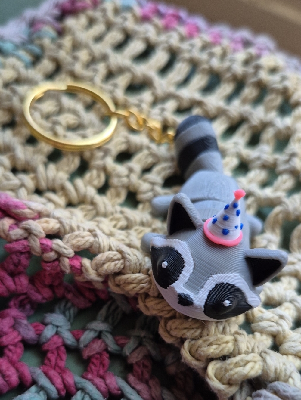 🦝 Keychain Grey Pink
